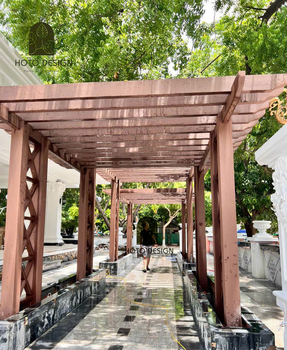 Lam gỗ nhựa composite là một loại lam gỗ chuyên dùng cho ngoài trời, ứng dụng làm giàn pergola, giàn lam che nắng, trồng dây leo, treo hoa,...