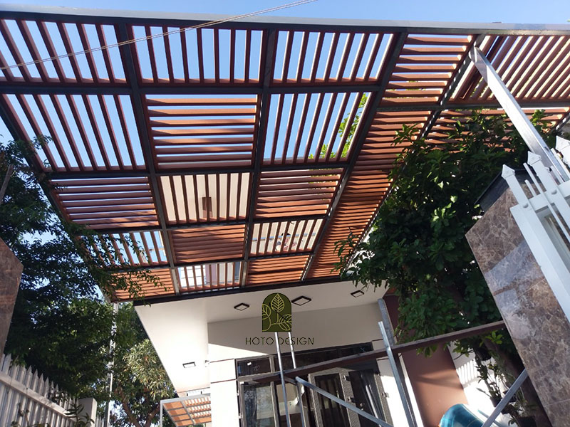 Lam hộp làm bằng gỗ nhựa ngoài trời sử dụng làm giàn pergola, giàn lam che nắng.